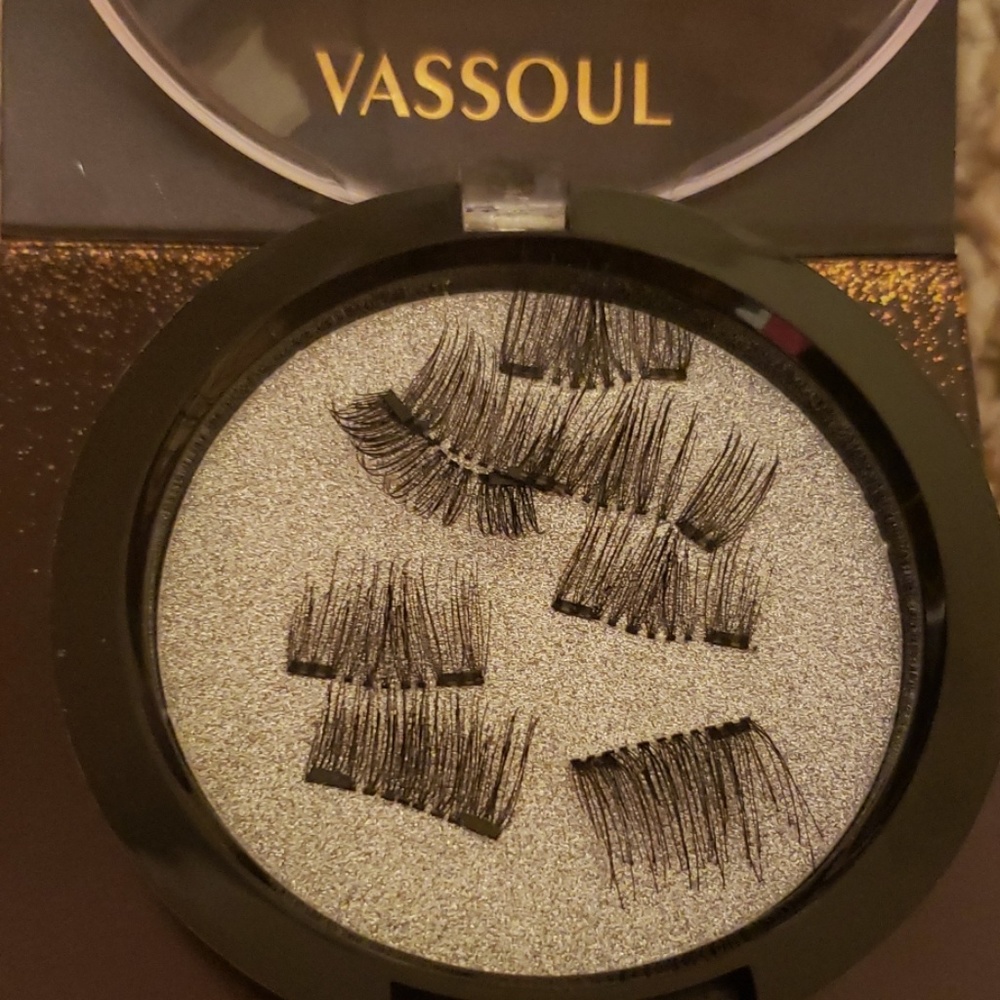 Cosmetic - Picture 3 of 4